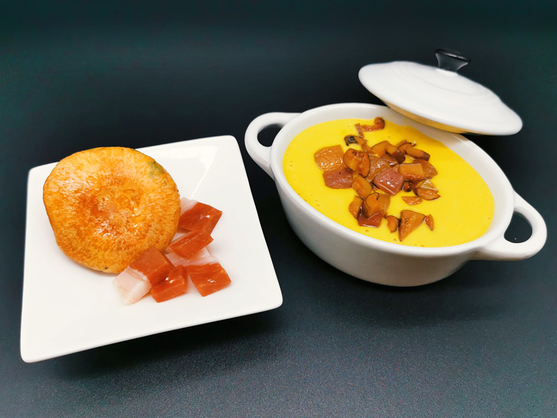 Crema-de-calabaza-con-jamón-de-Teruel-y-rebollones