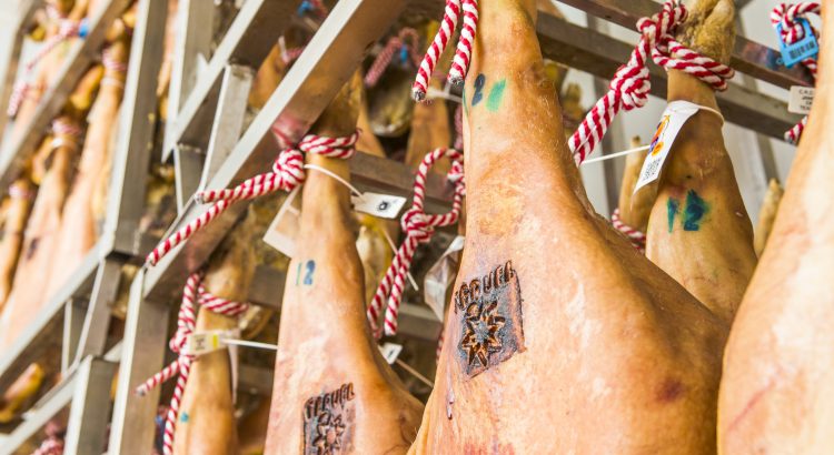 Cómo reconocer un buen jamón: más allá del etiquetado